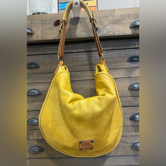 Axtel’s Yellow Distressed Leather Hobo - Picture 4 of 11